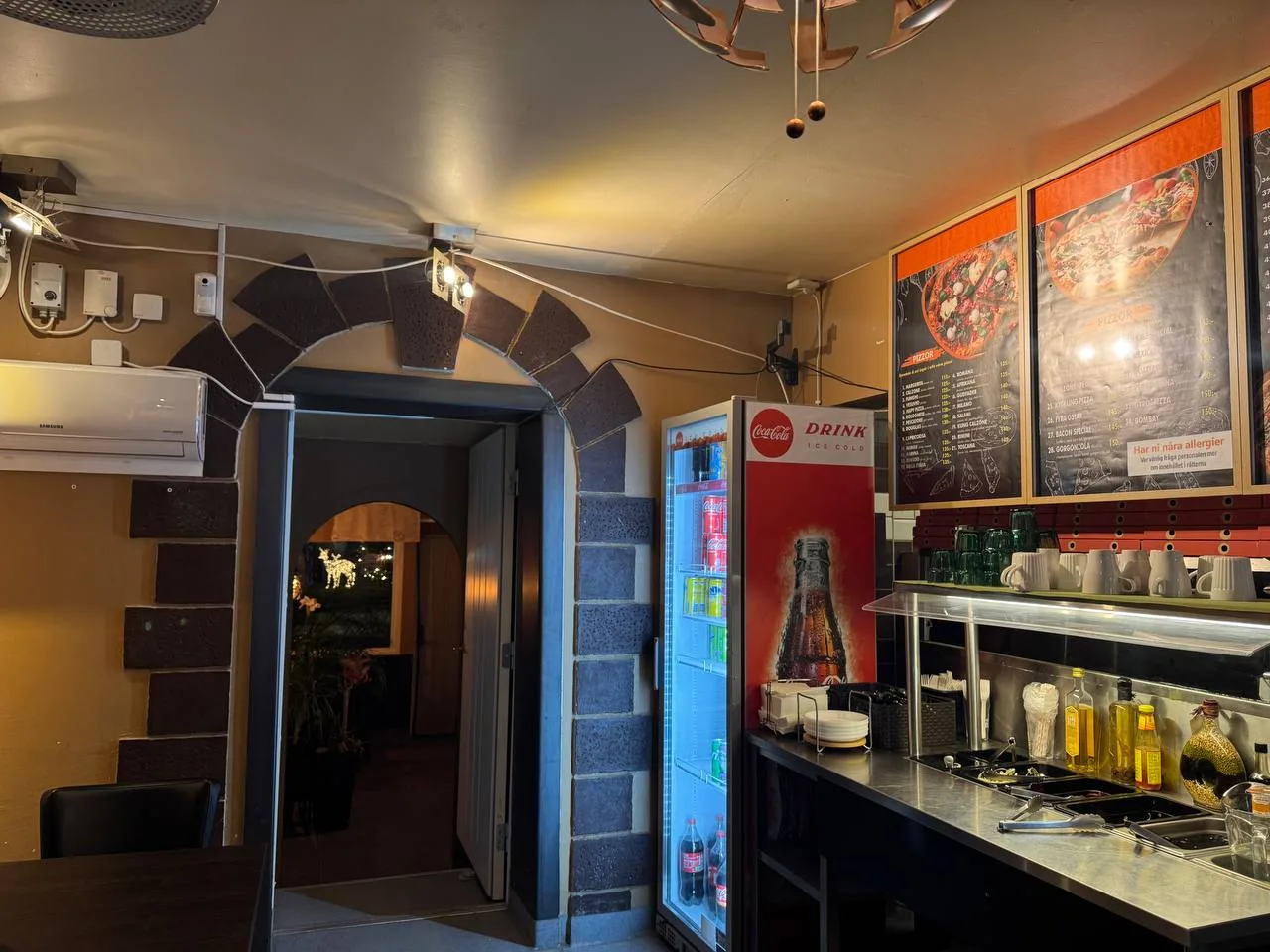 Valvet mellan matsalen och entrén på Gröna Huset